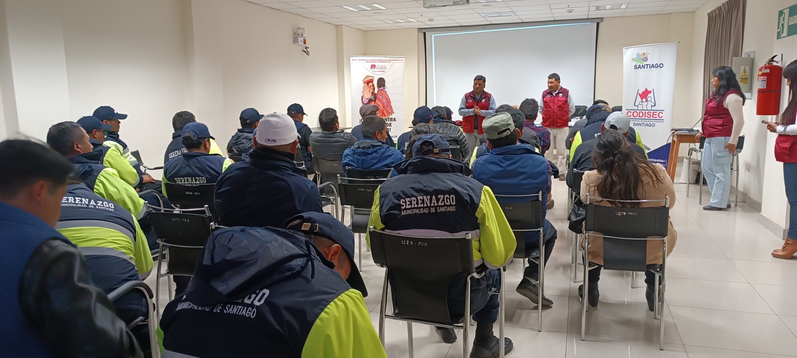 TALLER DE CAPACITACIÓN AL PERSONAL DE SERENAZGO DEL DISTRITO DE SANTIAGO CUSCO